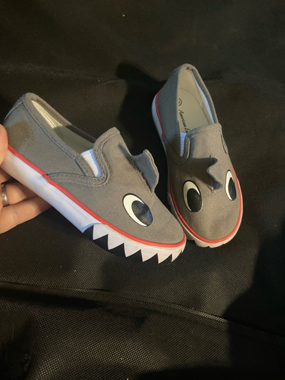Toddler boys size 8.5 Shark slip on shoes American Eagle gray